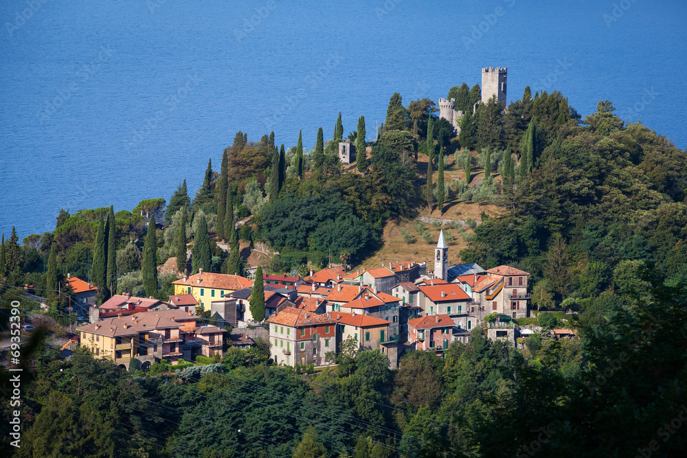 Obraz premium Castle on Como Lake
