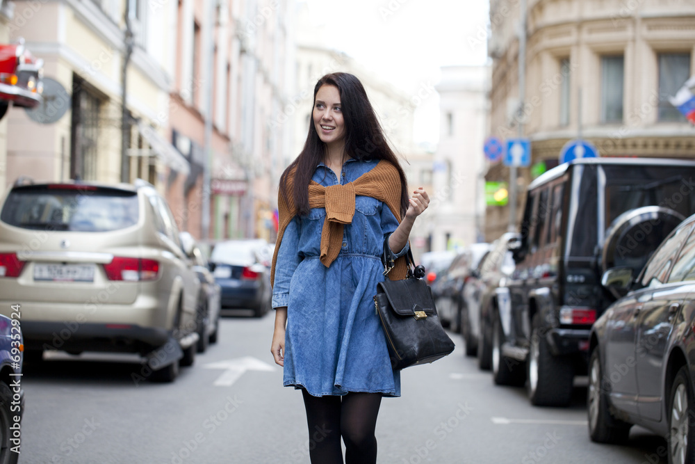 Obraz premium Young beautiful woman