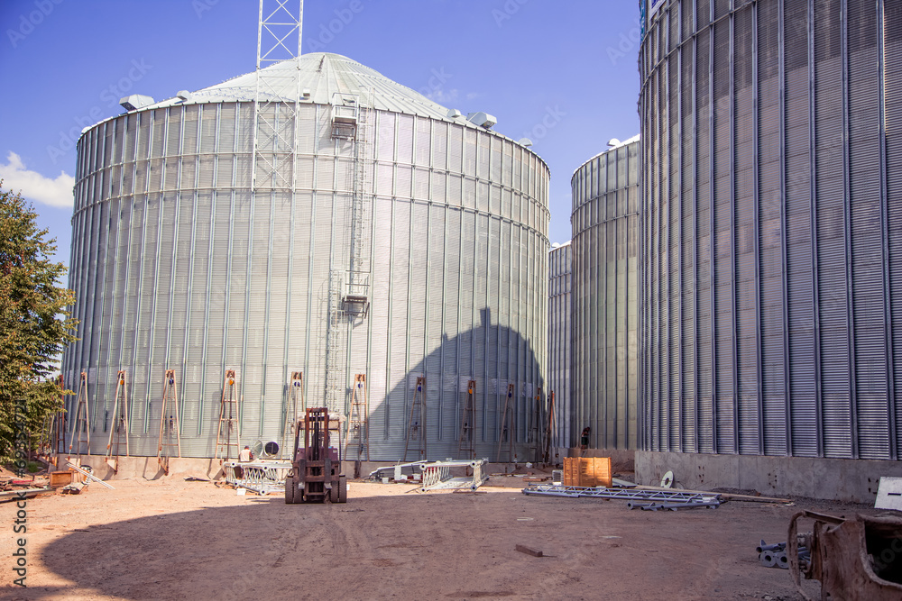 Construction site elevator, granary Construction site elevator, granary