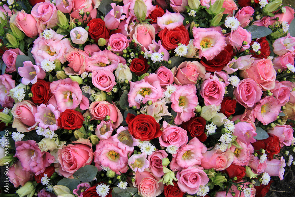 Red, pink and white wedding arrangement Red, pink and white wedding arrangement