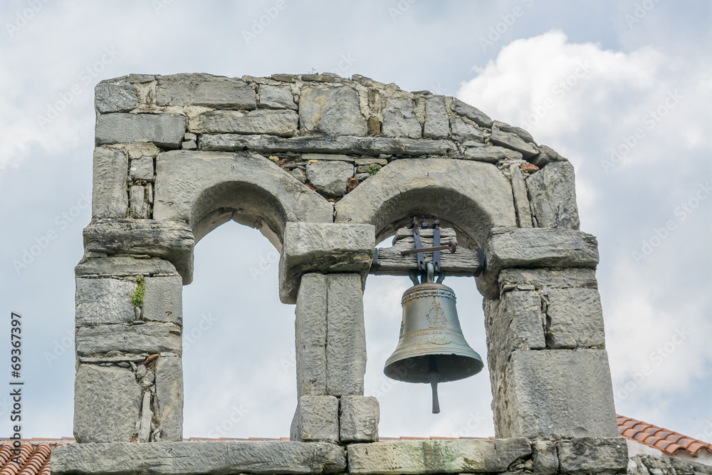 Obraz premium Ancient bell hanging on a stone arch, Buzet, Croatia
