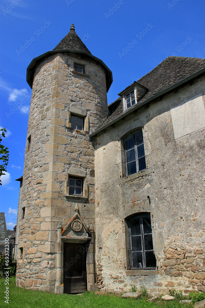 Château à Saint-Julien-Aux-Bois(Corrèze)