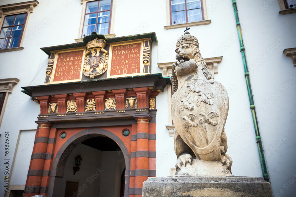 Naklejka premium VIENNA, AUSTRIA - AUGUST 4, 2013: Lion statue at the Royal Palac