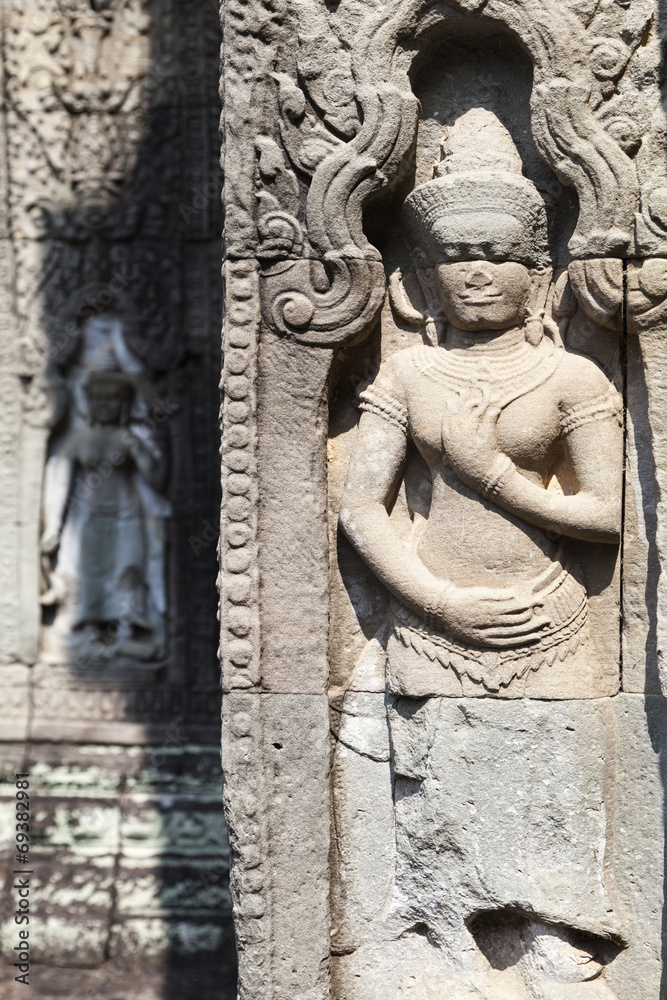 Beschädigtes Wandrelief am Tempel Preah Khan in Angkor