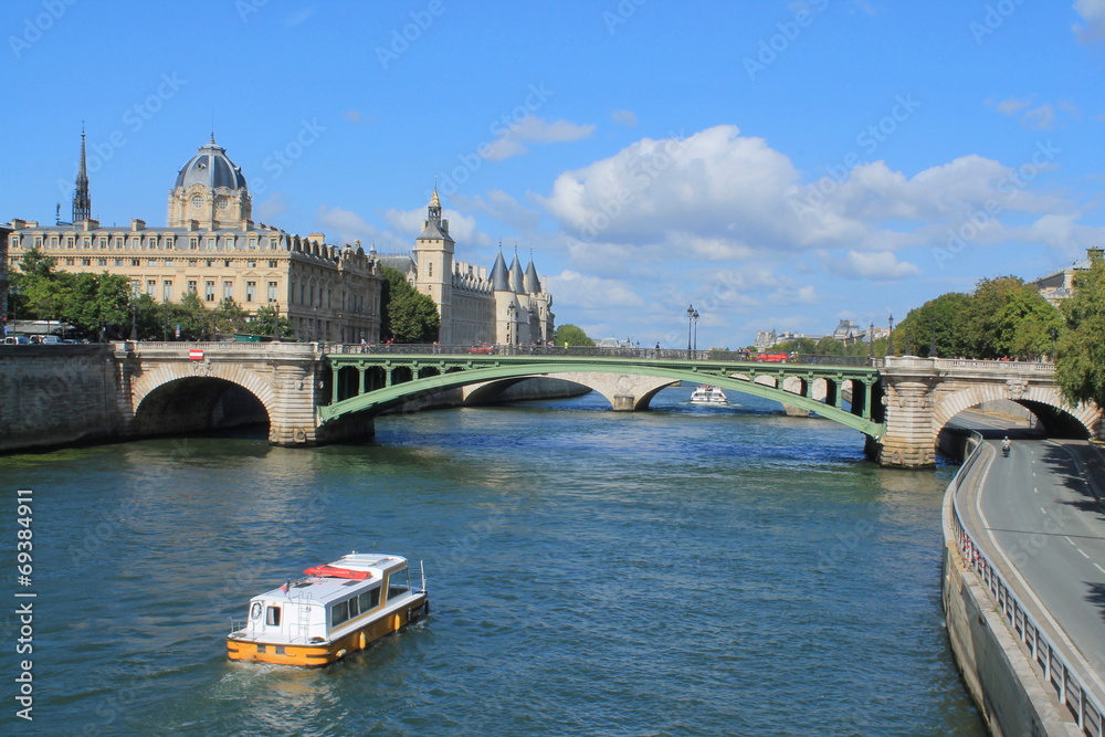 Promenade en bateau sur la seine, Paris