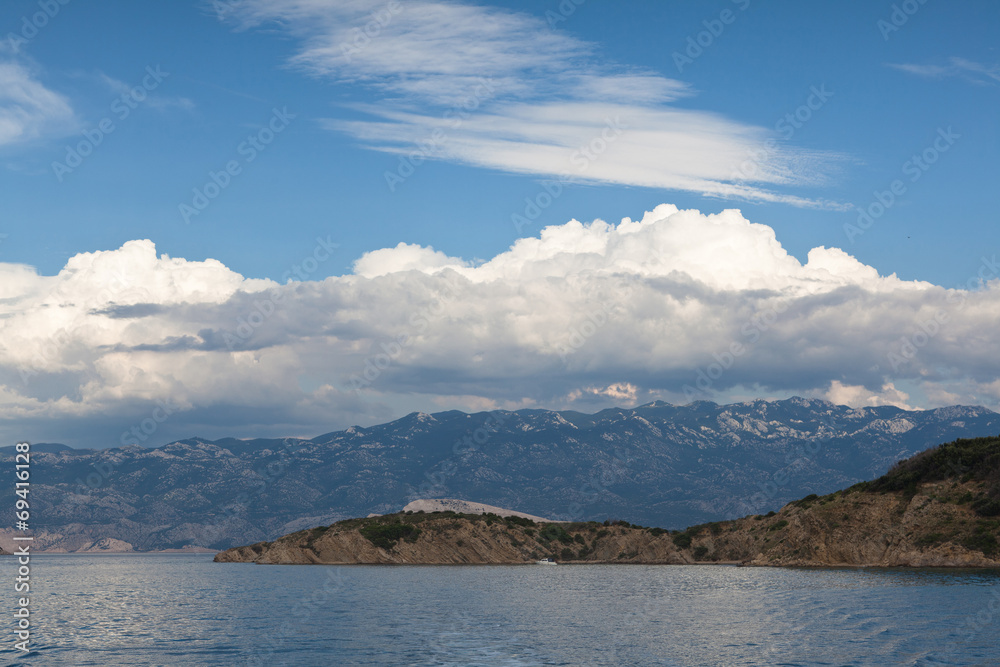 blick auf die Adria in Kroatien und Inseln in Südeuropa