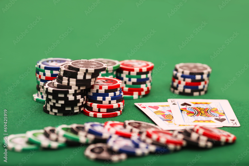 Fototapeta premium Jetons und Spielkarten