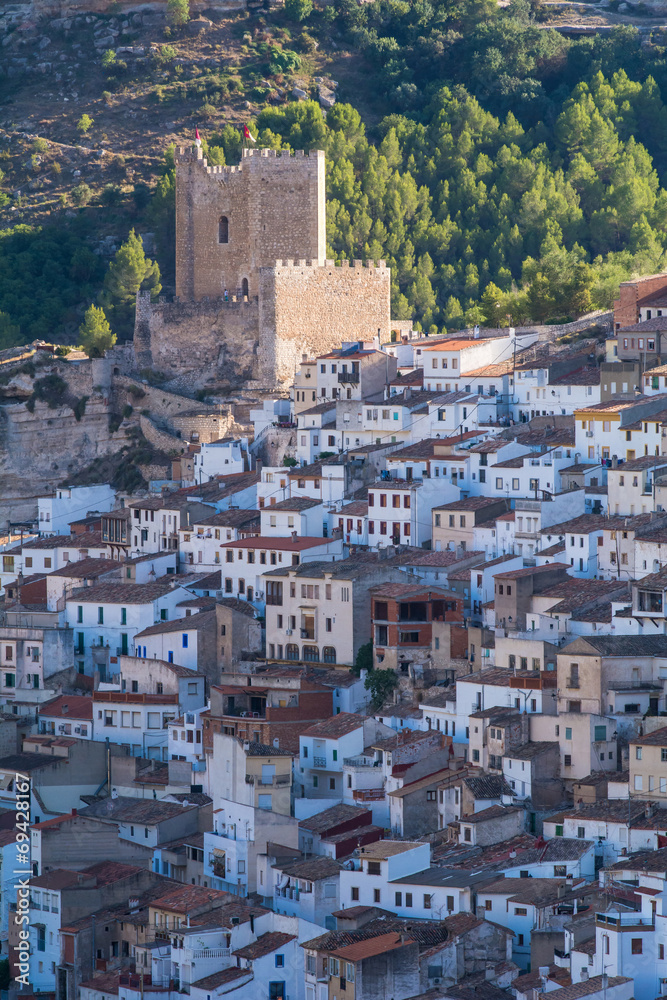 Naklejka premium Castillo y casas de Alcalá Del Júcar. Albacete. España