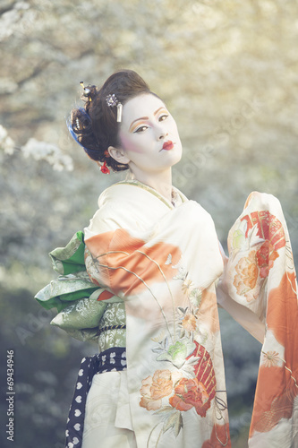 geisha posing