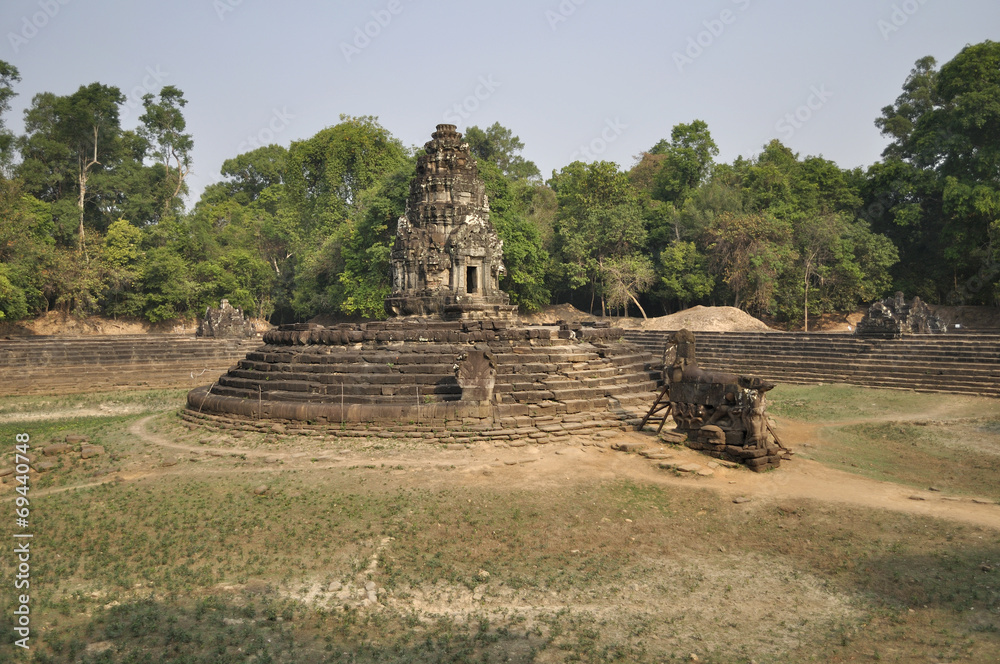 Древнее святилище на территории Ангкор Тхома. Камбоджа