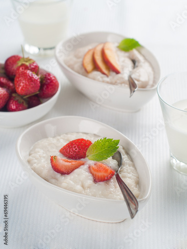 porridge with fruit and berr