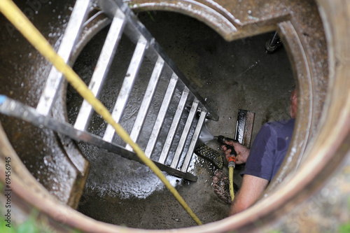 Zisterne, cleaning water cistern photo