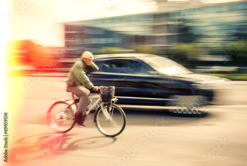 Bilde på lerret Cyclist and a car on the street