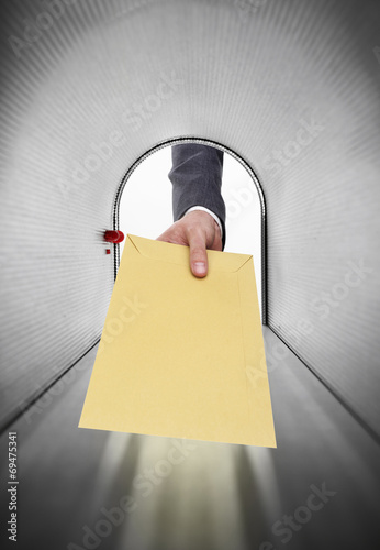 Billede på lærred Mailman with envelope