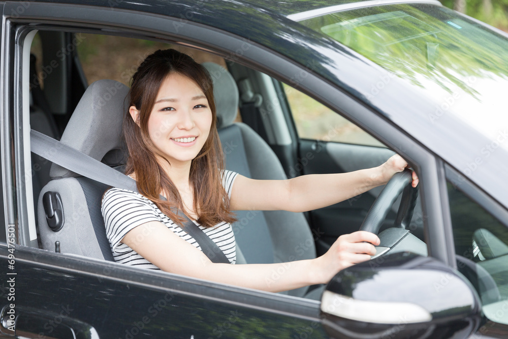 Naklejka premium 女性と自動車
