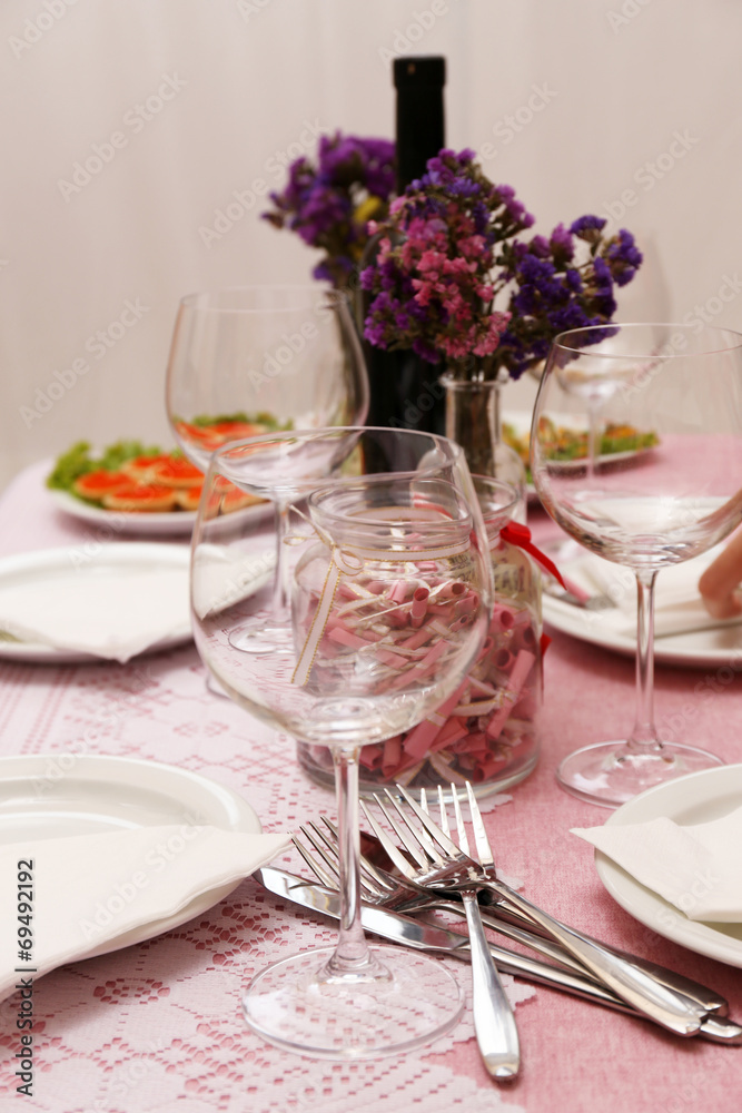 Restaurant table setting