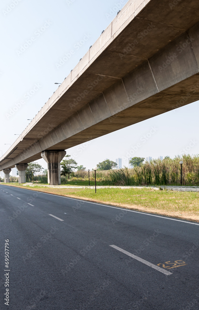 Naklejka premium Empty asphalt road