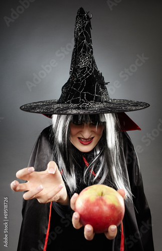 Sorcerer offering a poisoned apple