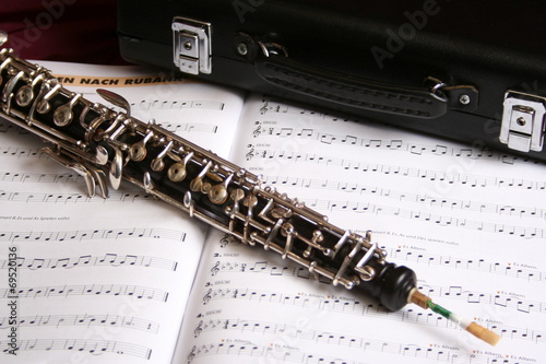 Oboe und Noten photo