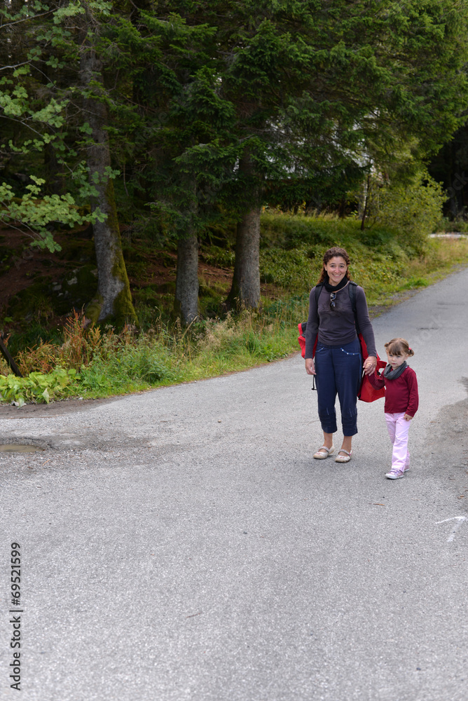 Fototapeta premium promenade avec maman
