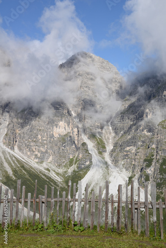 Kalkkögel mit Wolken photo