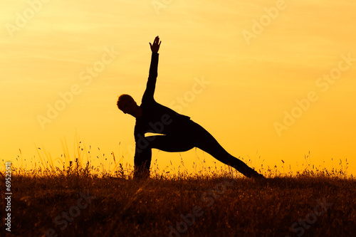 Yoga-Virabhadrasana/Rotated warrior pose