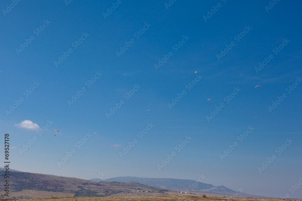 Fototapeta premium Several flying paparlanes