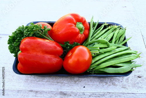 barquette de légumes d'été,poivron,haricot vert,et aromatiques