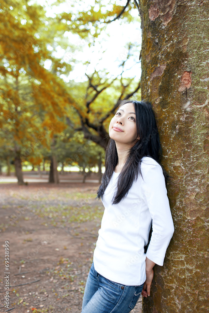 紅葉と女性 紅葉と女性