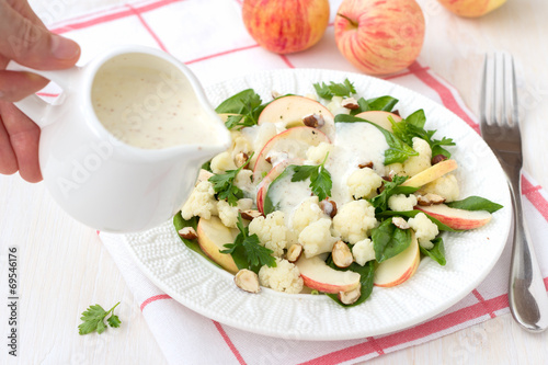 Cauliflower salad with apples and nuts