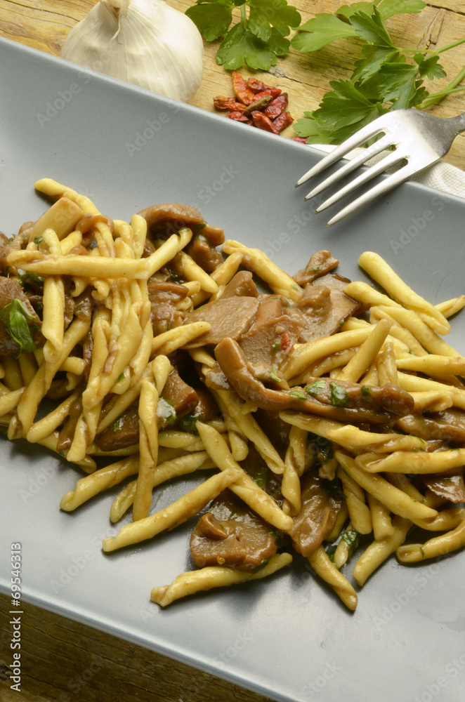 Strangolapreti con i funghi mit pilzen Italia Expo Milano 2015 Strangolapreti con i funghi mit pilzen Italia Expo Milano 2015