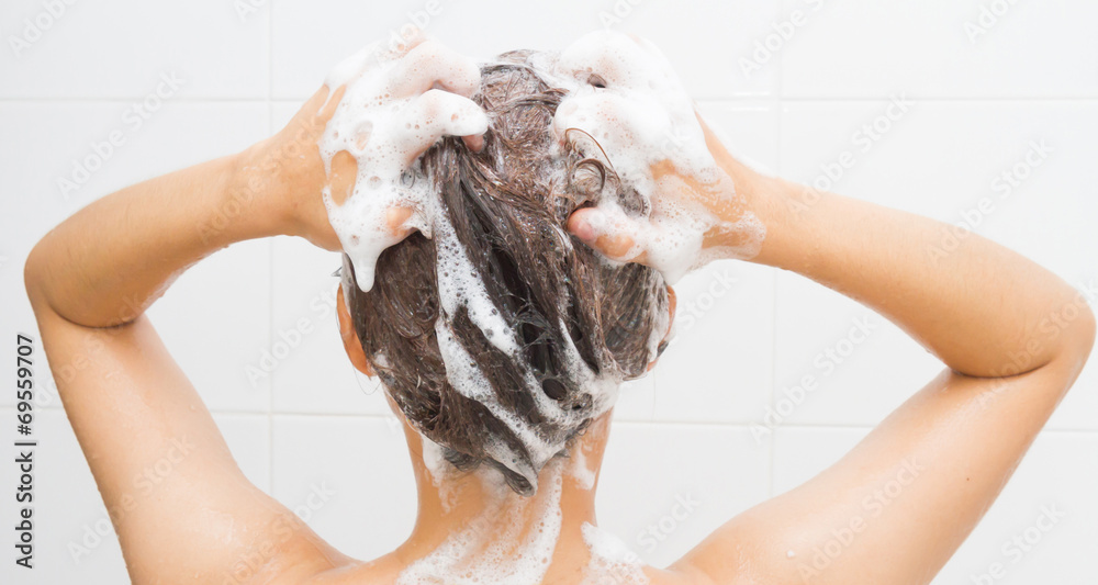Woman washing her hair - obrazy, fototapety, plakaty 