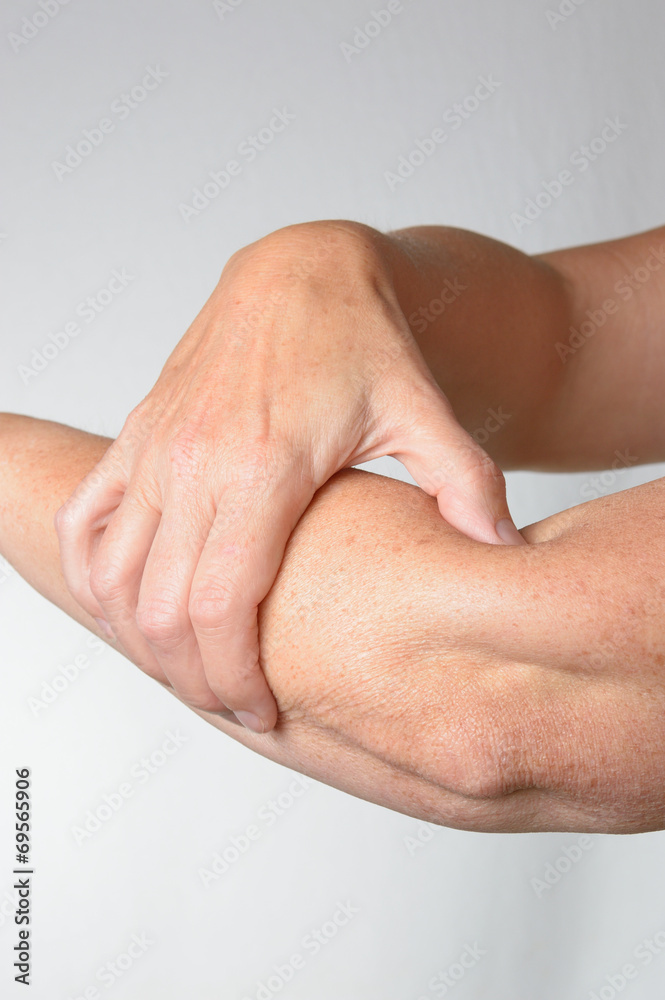 Fototapeta premium Stimulation eines Torpunktes in Allergietherapie hochkant