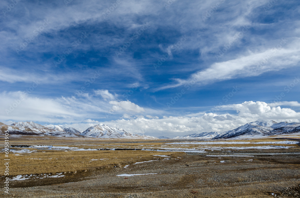 Amazing view of high altitude Tibetan plateau and cloudy sky