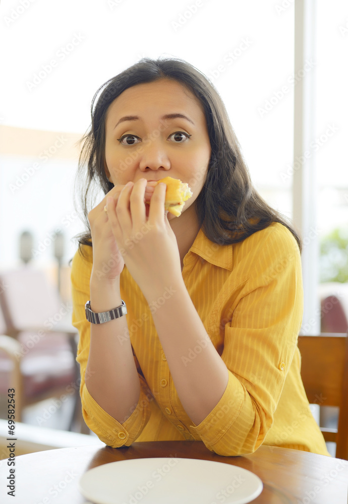 Pretty Young Woman Eating Burger In Cafe Pretty Young Woman Eating Burger In Cafe