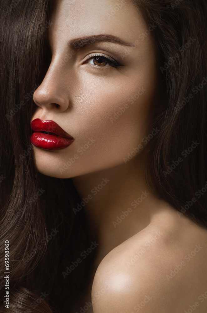 Obraz premium Posh brunette woman with sexy red lips and perfect pure skin