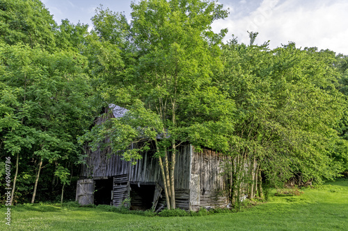 Old weathered barn in northern Alabama