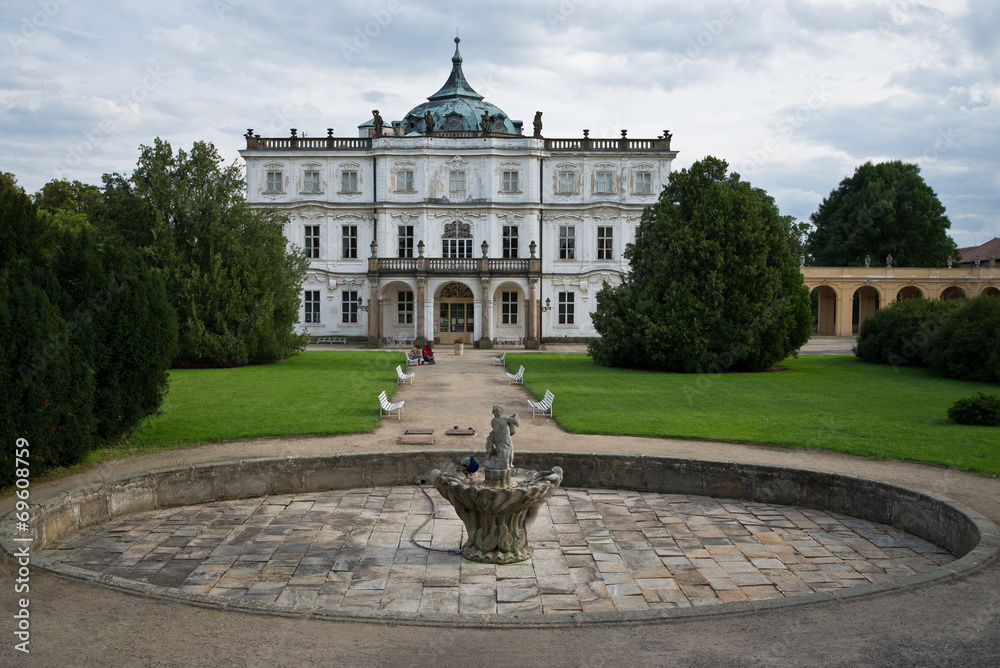 Fototapeta premium Baroque castle and park in Ploskovice, Czech Republic.