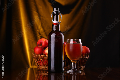 Obraz na plátne Bottle of cider