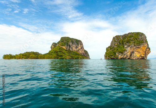 Thai Island with blue sky and sea © STOCKSTUDIO