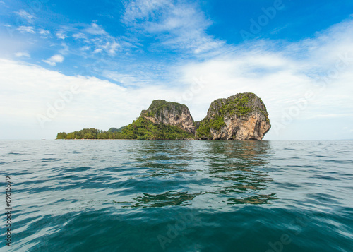 Thai Island with blue sky and sea © STOCKSTUDIO