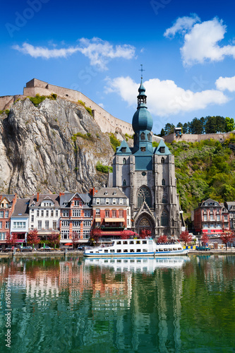 Fényképezés Dinant Collegiate Church on Meuse river