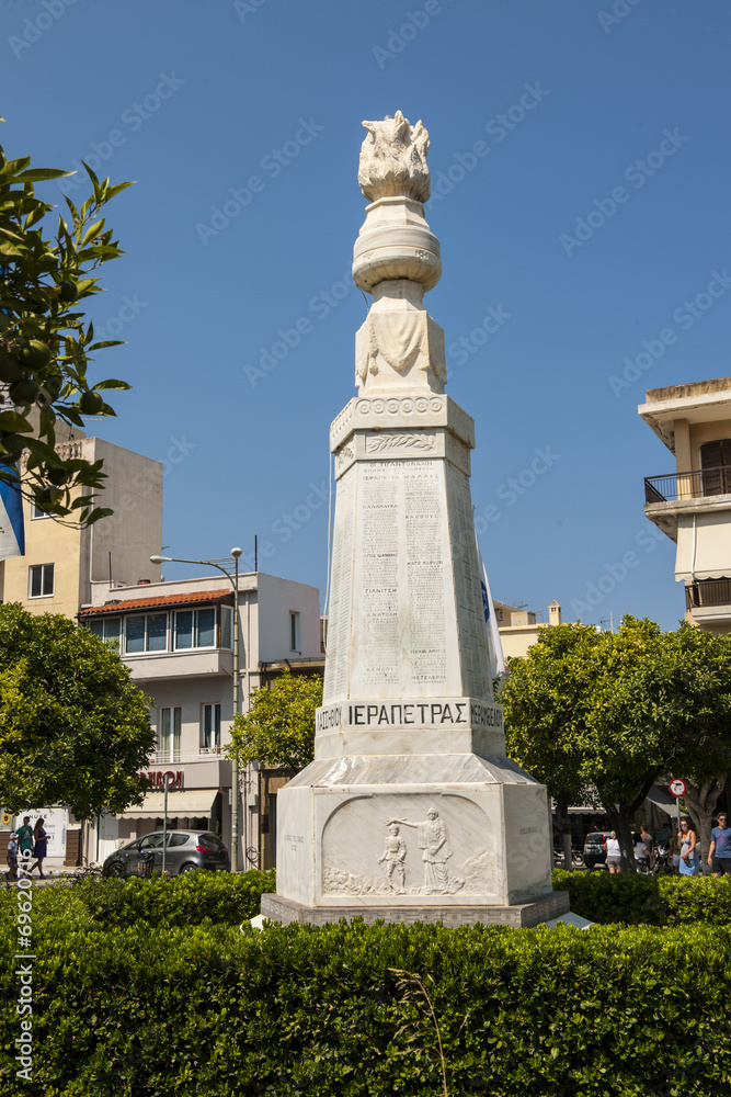 Kriegsdenkmal in Aghios Nikolaos, Kreta, Griechenland
