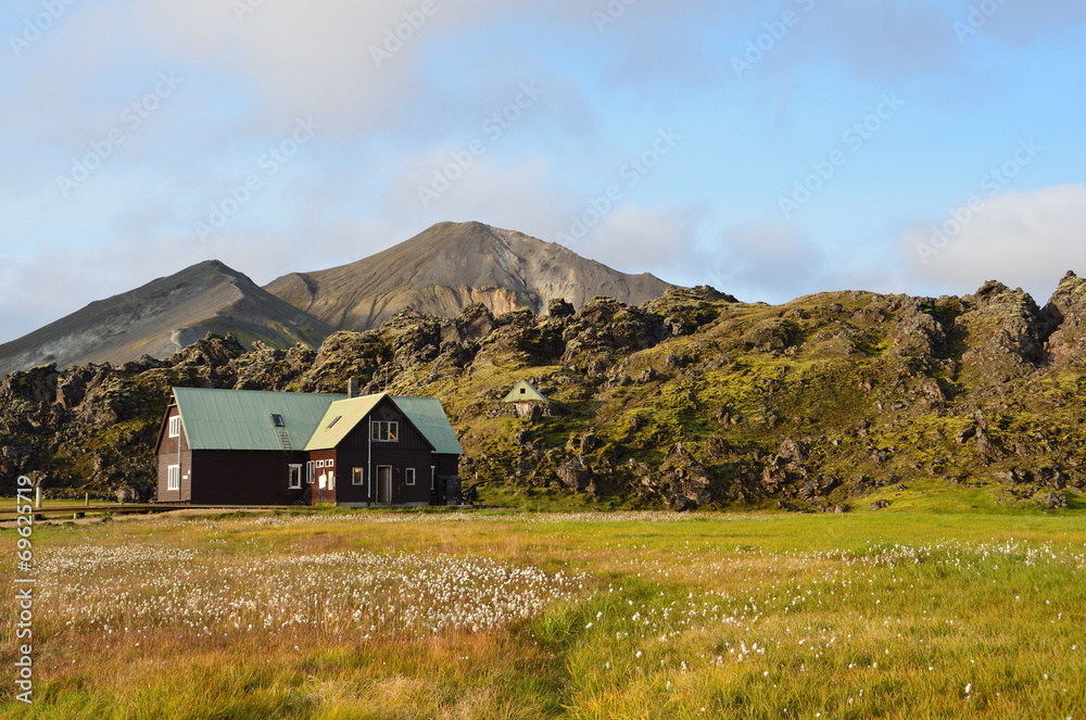 Исландия, Ландманналёйгар, домик в горах