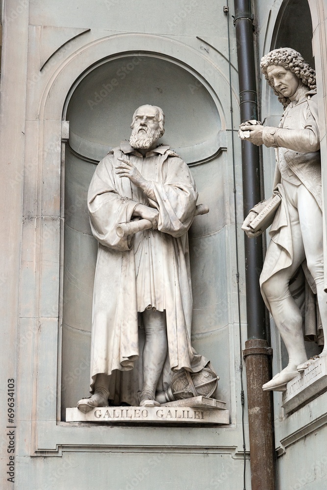 Statua Di Galileo Galilei Stock Photo Adobe Stock