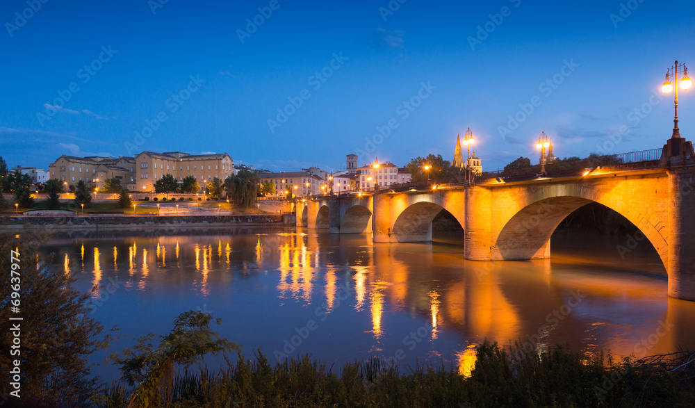  Puente da Piedra over Ebro  in evening. Logrono