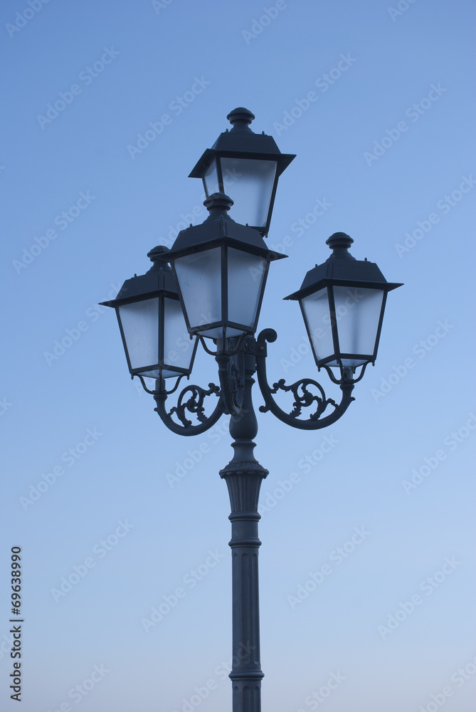 Street lamp