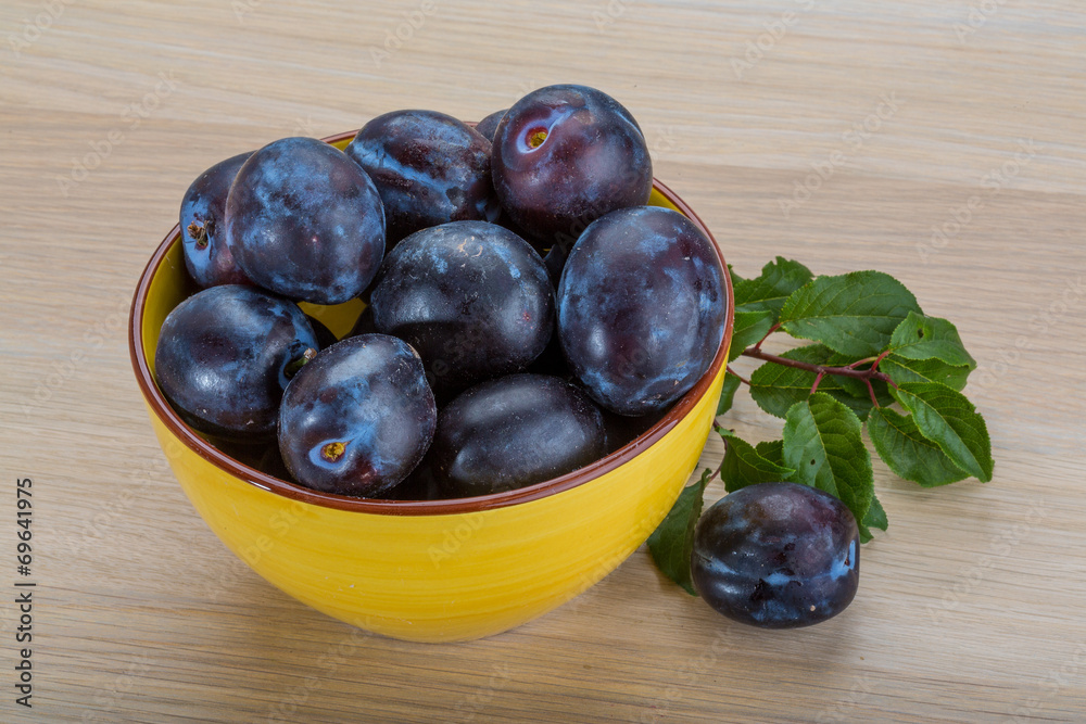 Fresh plums Fresh plums