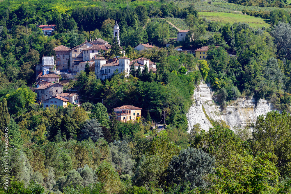Paese di Clavesana - Langhe - Piemonte