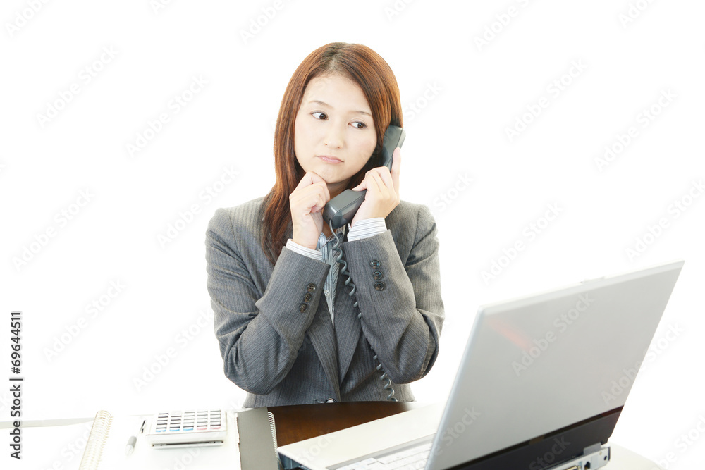 困惑する女性 困惑する女性